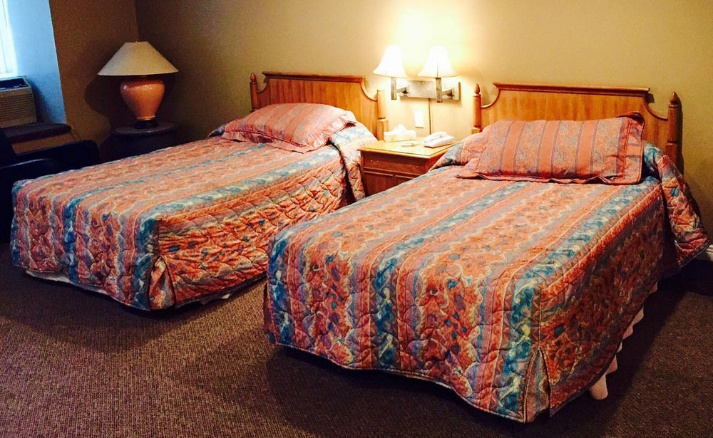 Clothier Mills Inn Kemptville エクステリア 写真