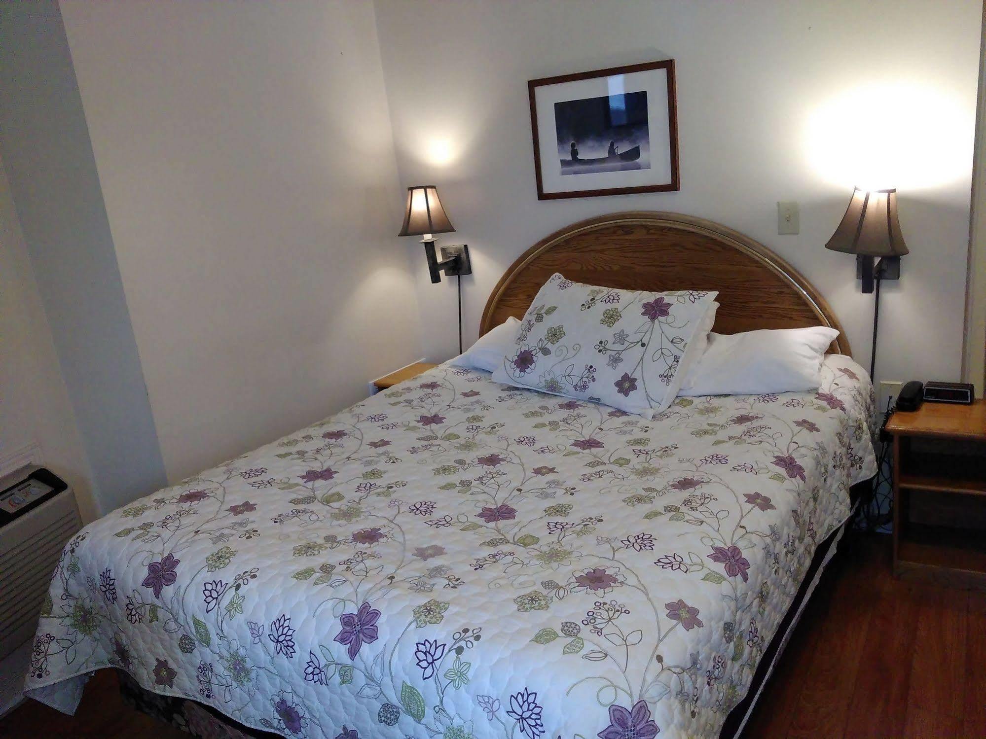 Clothier Mills Inn Kemptville エクステリア 写真