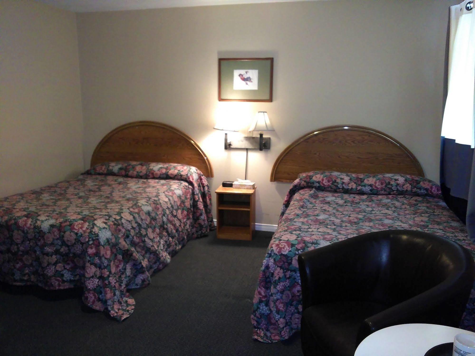 Clothier Mills Inn Kemptville エクステリア 写真